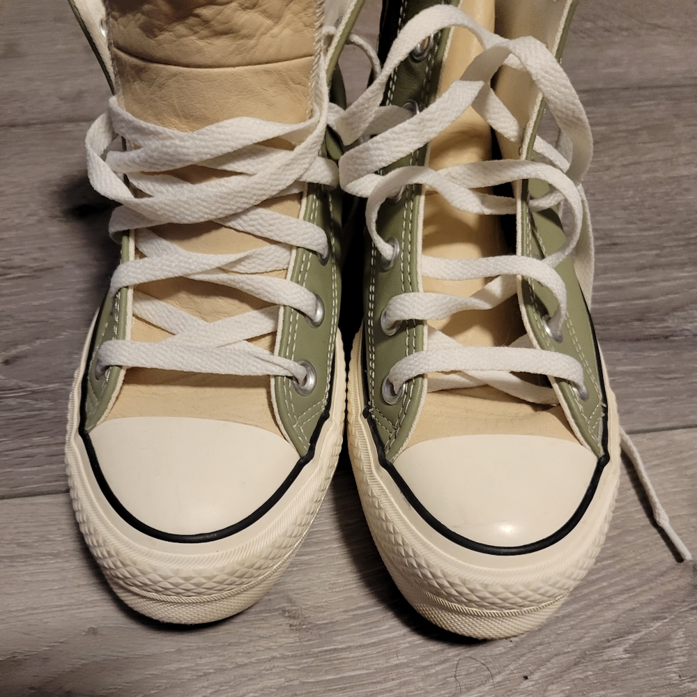Platform converse two toned embroidered wisdom sz.7